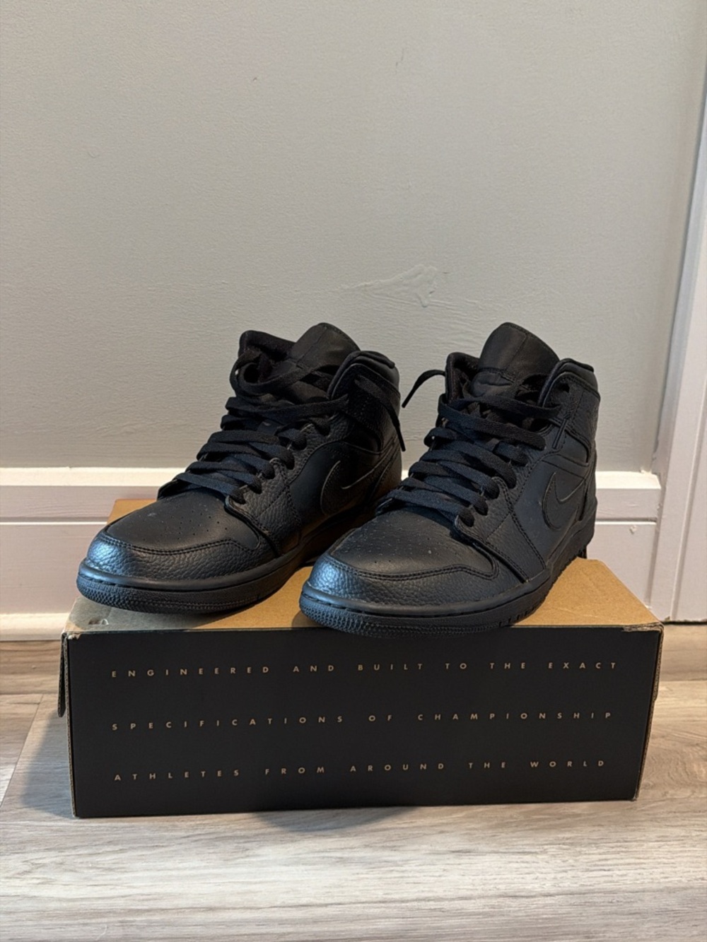 Jordan One’s black High-Top Athletic Sneakers - Picture 2 of 4